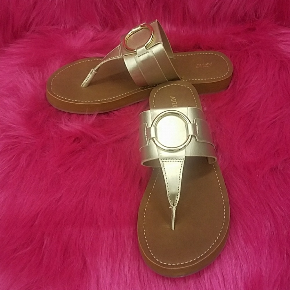 Sandles - Picture 2 of 3